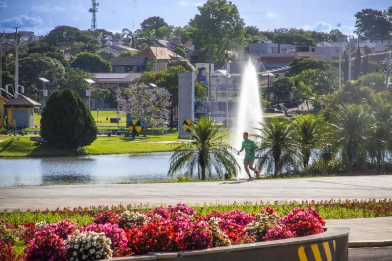 Prefeitura de Toledo instala chafariz aerador no Parque Ecológico Diva Paim Barth