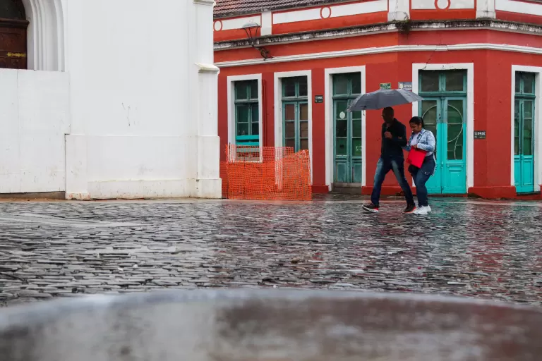 Ciclone se forma no litoral do Sudeste e traz risco de chuvas fortes nesta terça