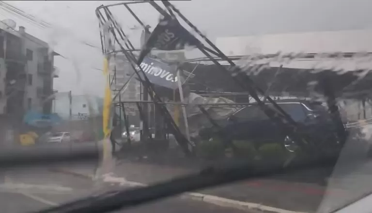 Ciclone extratropical causa queda de árvores, destelhamentos e vendaval em Santa Catarina