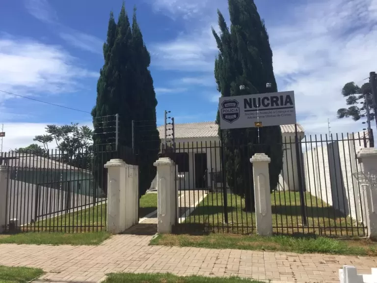 Mãe denuncia sumiço da filha e acaba presa por maus-tratos