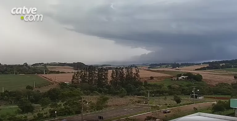 Vídeo mostra chegada do tornado que devastou Rio Bonito do Iguaçu