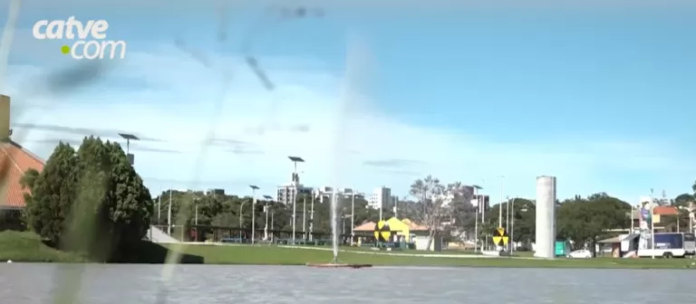 Novo chafariz no Lago Municipal melhora oxigenação da água e preserva vida aquática em Toledo