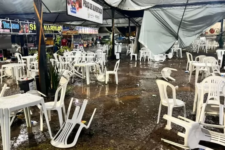 Temporal interrompe premiação do 14º Arrancadão de Jericos em Serranópolis do Iguaçu