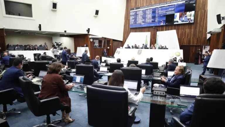 Avança projeto que amplia concessão de auxílio-alimentação aos servidores do Paraná