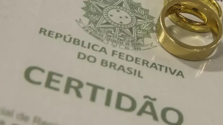 Mulheres deixam de adotar sobrenome dos maridos no casamento no Paraná