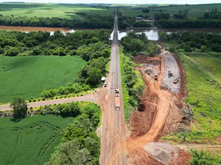 Ponte do Rio Piquiri na BR-272 seguirá interditada e Dnit anuncia travessia de balsa