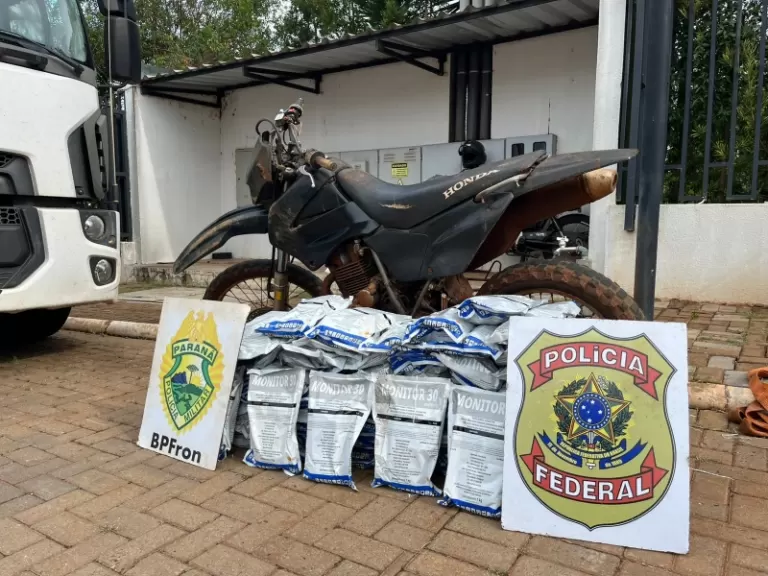 Moto transportando agrotóxicos contrabandeados é apreendida em Guaíra