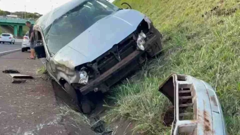 Motorista fica ferido após capotamento na PRc 467