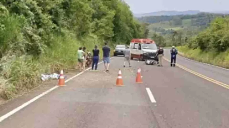 Jovem de 19 anos morre após motocicleta bater em barranco na PR-484