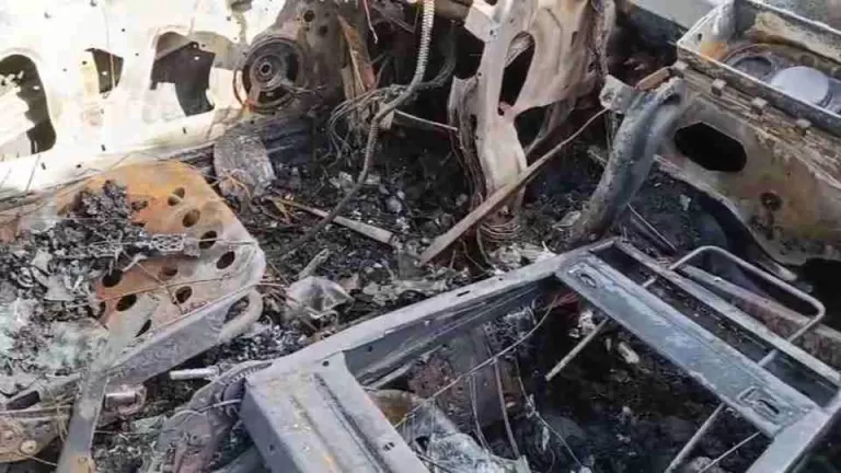 Dono encontra carro furtado todo queimado em Toledo