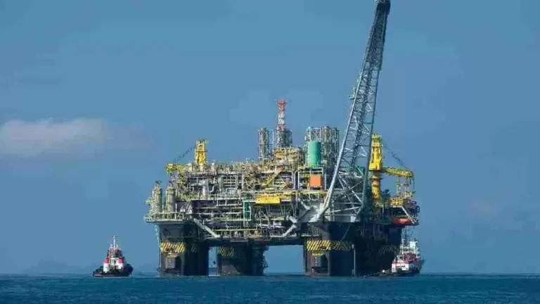 Vazamento de gás paralisa plataforma da Petrobras na Bacia de Campos