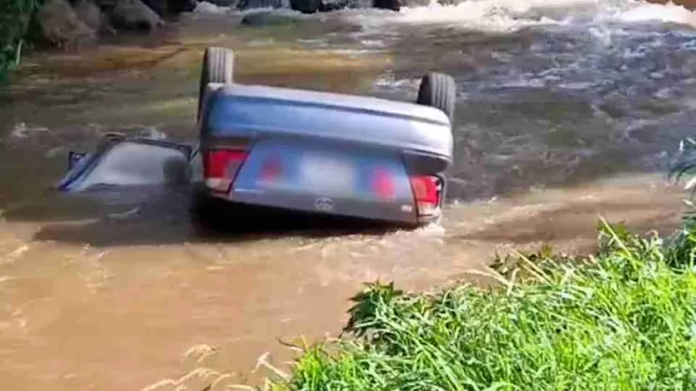 Morre motorista de carro que caiu dentro do Rio Toledo