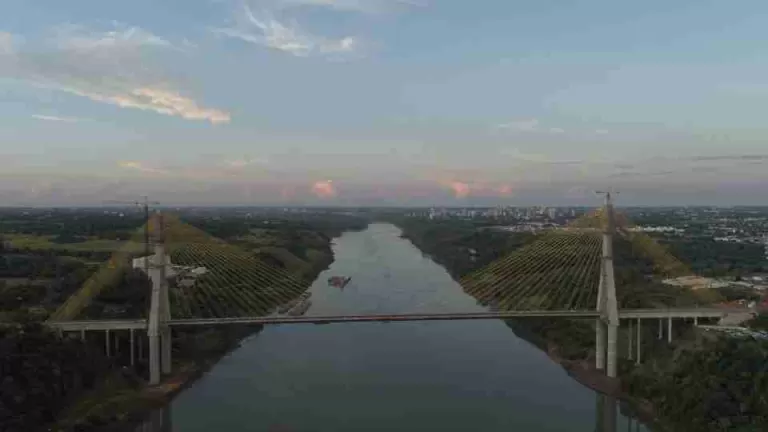 Tráfego de caminhões sem carga é liberado na Ponte da Integração
