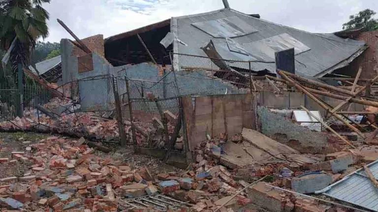 Tornado atinge Farroupilha, no Rio Grande do Sul, e deixa rastro de destruição