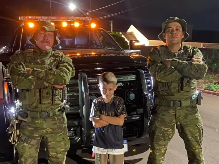 Fã da polícia, menino de Mercedes recebe visita e presente do BPFron