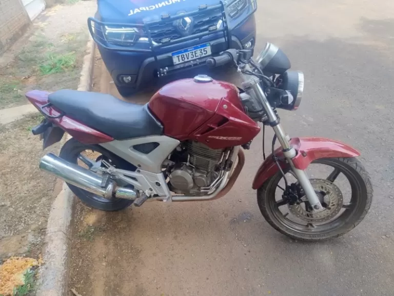Moto furtada em Mercedes é recuperada pela Guarda Municipal de Guaíra