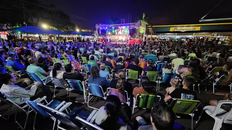 Natal Copagril 2025 é sucesso e encanta público, reunindo famílias em noite de celebração