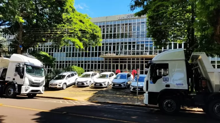 Prefeitura de Marechal Rondon reforça frota com novos caminhões e veículos