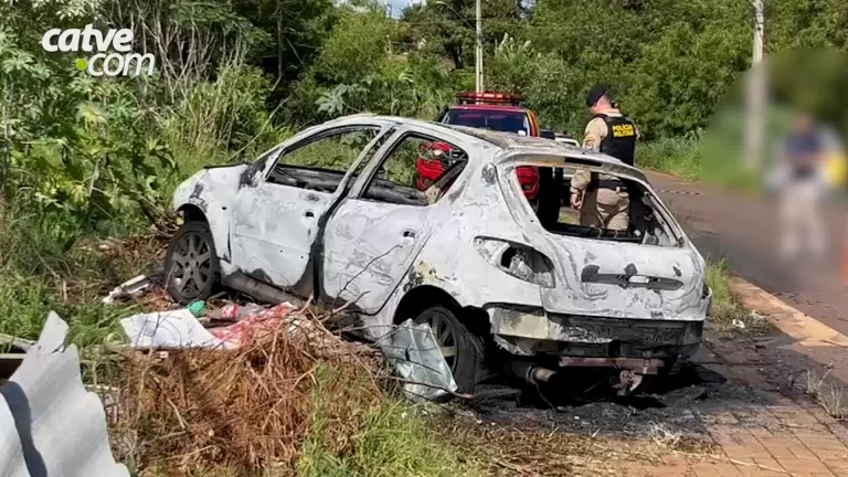 Homem é encontrado carbonizado dentro de carro em Cascavel