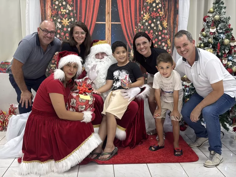 Campanha de adoção de cartinhas de Natal leva alegria a 48 crianças em Quatro Pontes
