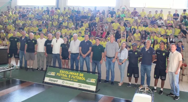 Alunos das escolinhas da AACC fazem a festa no encerramento da temporada