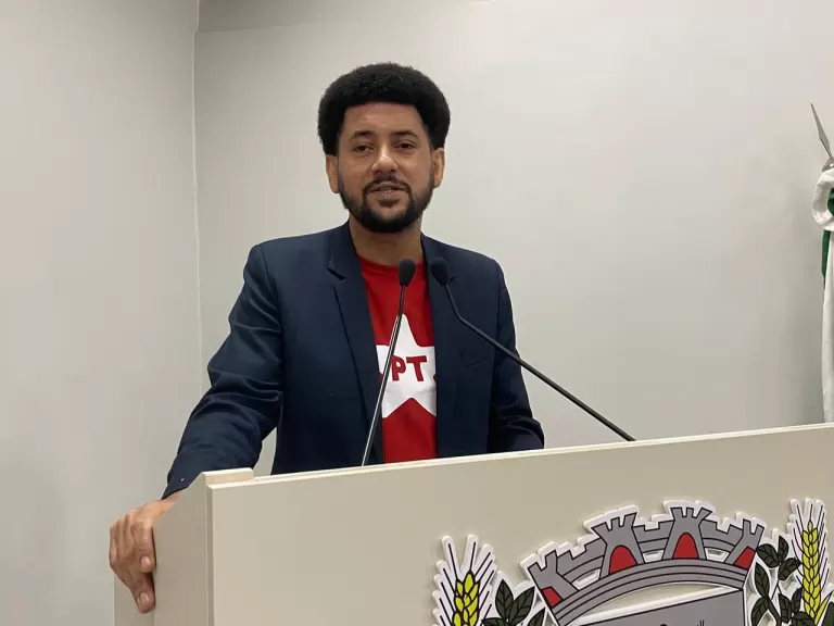 Fernando Nègre solicita informações sobre obra de barracão comunitário na Vila Gaúcha