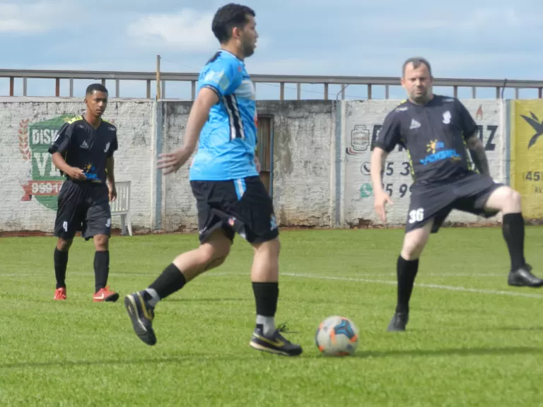 Real Futebol e Ajax avançam à semifinal do Regional da AABB