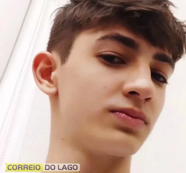 Adolescente atingido por viatura apresenta sinais de resposta, mas segue em coma