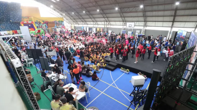 Assembleia nos Bairros proporciona a Curitiba 16 mil atendimentos e mais de R$ 26 milhões em investimentos