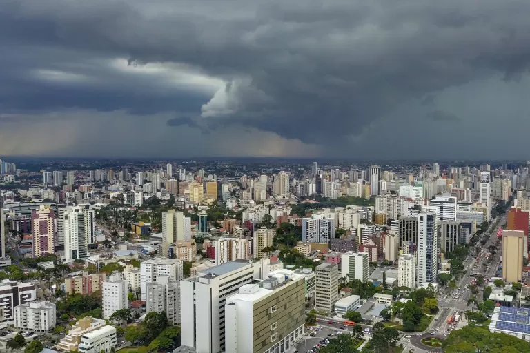 Virada do ano deve ter chuva e risco de temporais em ao menos sete estados; saiba quais