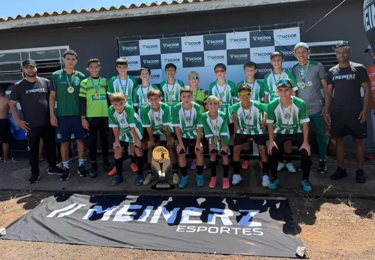 Escola Coxa Marechal é campeão da Copa Meinerz de Futebol sub-12
