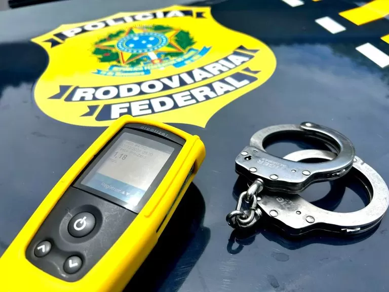 PRF prende caminhoneiro embriagado e divulga panorama das ocorrências de alcoolemia nas rodovias federais do Paraná