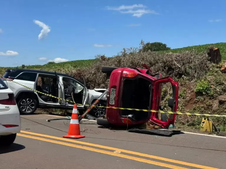 Carro com rondonenses se envolve em acidente com duas mortes na PR-180