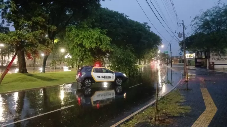 Temporal faz voo da Latam de Curitiba sobrevoar a região por 40 minutos antes de pousar
