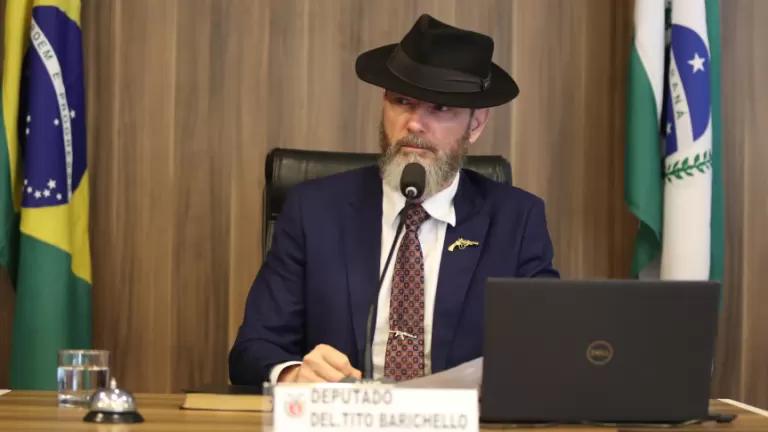 Proposta prevê a regulamentação da comercialização de spray não letal e amplia proteção de mulheres