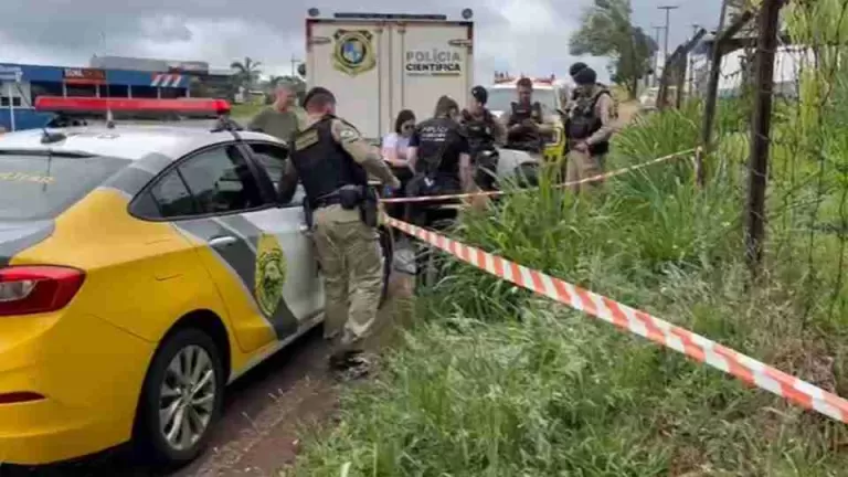 Corpo de homem decapitado é recolhido pela Polícia Científica