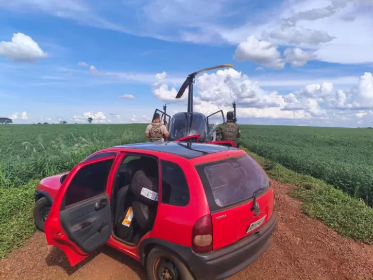 Com apoio de helicóptero, carro com cigarros e pneus contrabandeados é apreendido na região