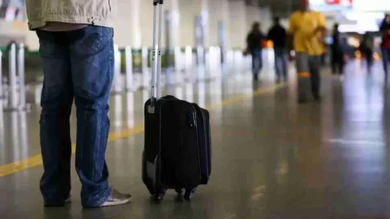 Começa a valer suspensão de novos vistos de imigração para os Estados Unidos