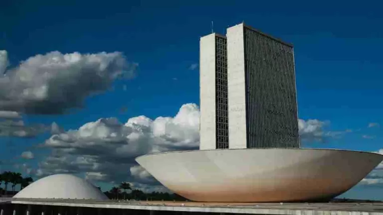 Câmara dos Deputados abre seleção para Policial Legislativo com vencimentos iniciais de R$ 21,3 mil