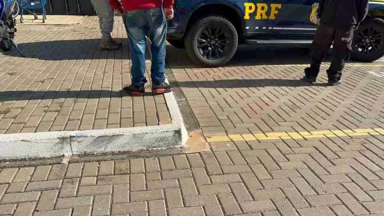 Adolescentes são apreendidos após fuga da PRF na BR-277 em Cascavel
