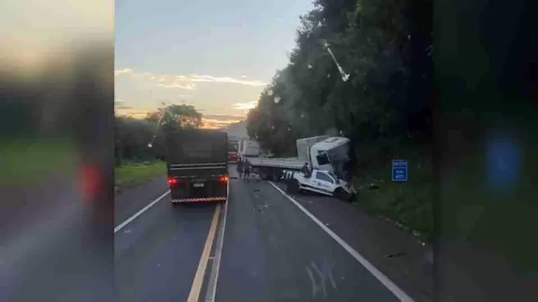 Homem fica gravemente ferido em acidente com cinco veículos na BR-277