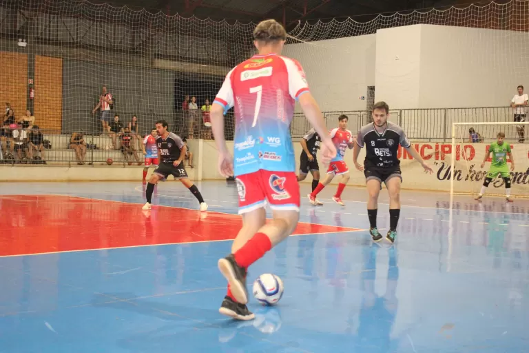 Quatro Pontes e Margarida estreiam com vitória na Copa Sesc Verão