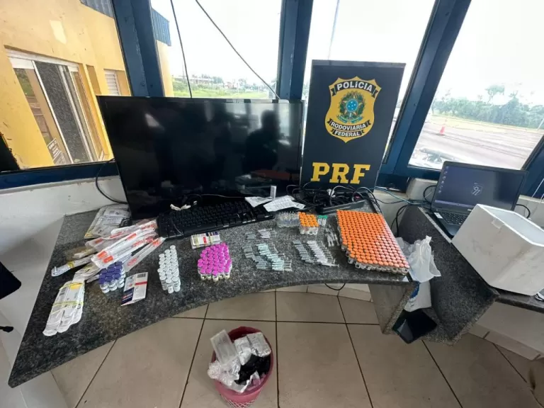PRF apreende medicamentos para emagrecimento durante abordagem na BR-277