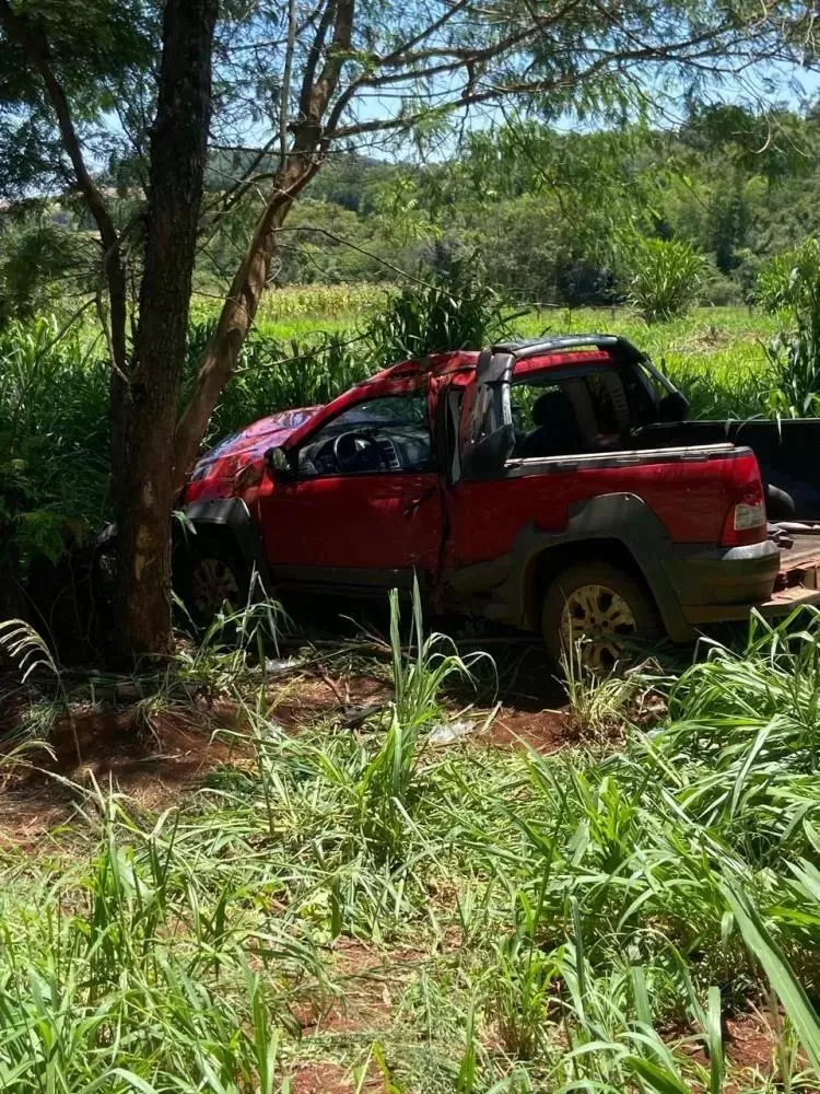 Saída de pista deixa jovem ferido na estrada entre Margarida e São Roque em Marechal Rondon