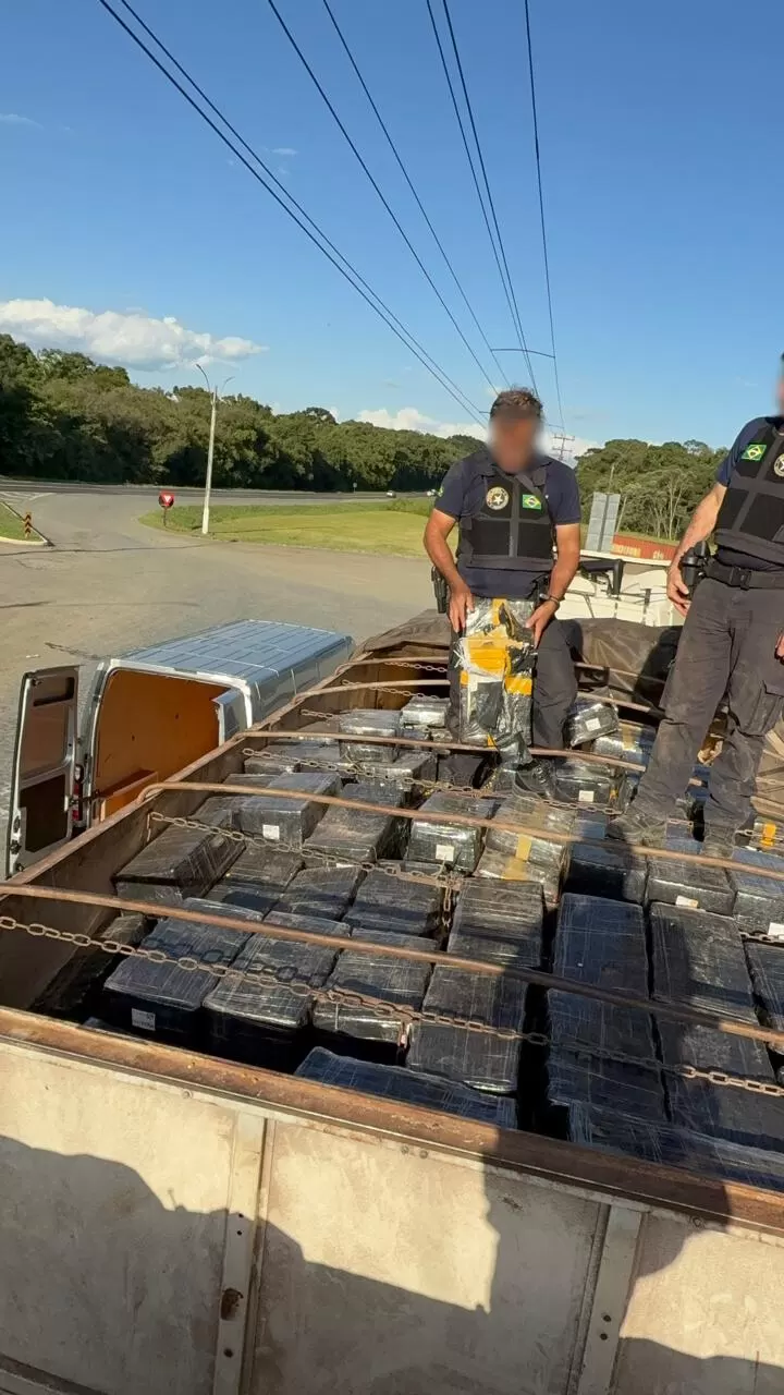2,3 toneladas de maconha são encontradas em caminhão no Paraná