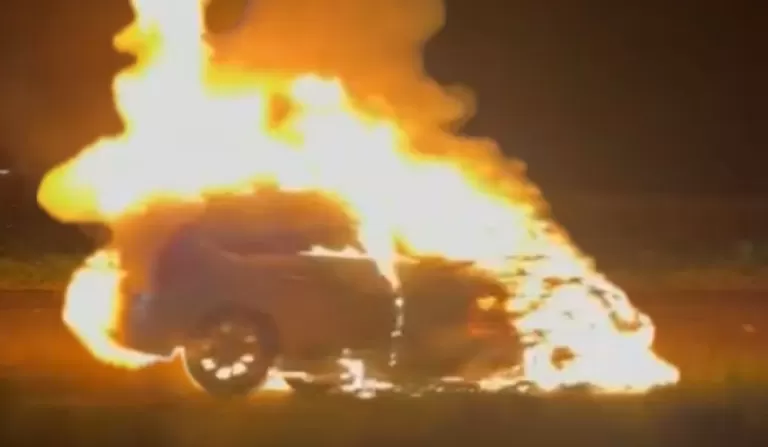 Veículo pega fogo e fica destruído na BR-163 entre Marechal Rondon e Toledo