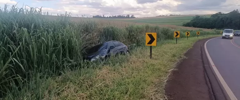Após acidente, homem se recusa a fazer teste do bafômetro e acaba detido na PR-180