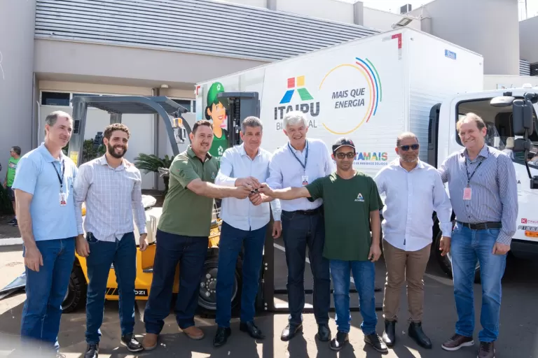 Itaipu investe em reciclagem e entrega equipamentos para catadores no Oeste do PR