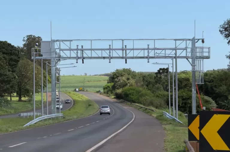Deputado Evandro Araújo pede explicações à ANTT sobre antecipação do “pedágio eletrônico” no Paraná