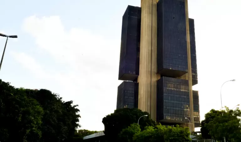 BC aperta regras de provedores de TI para instituições financeiras